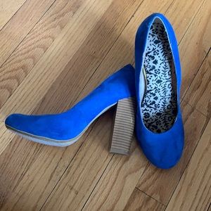 Women’s Blue Suede pumps